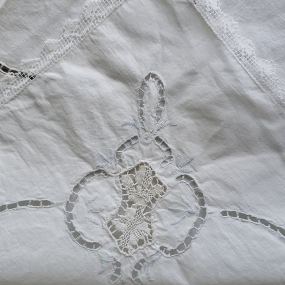 Vintage Handmade TABLECLOTH - Picture 6 of 6